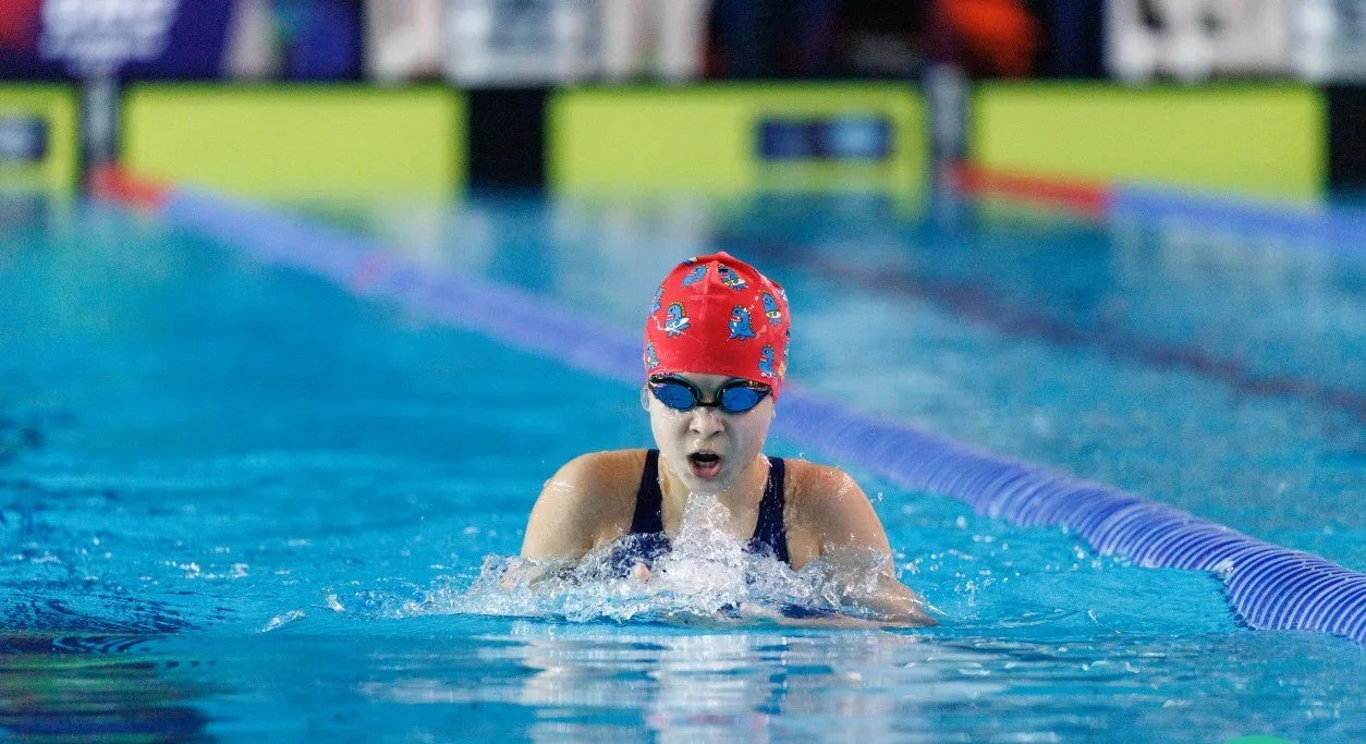 Distance swimmer 800/1500 · 20 years old